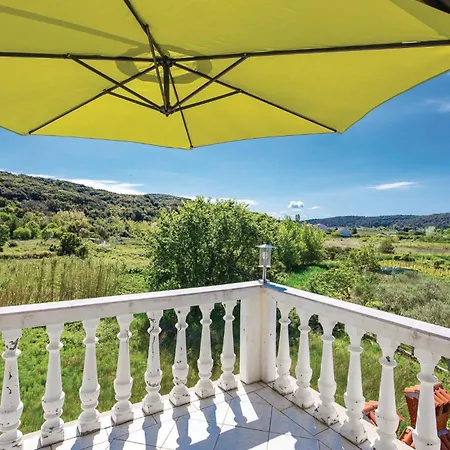 Daire Lovely In With Kitchen Kampor