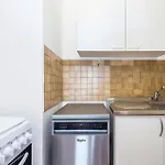아파트 Lovely In With Kitchen Kampor
