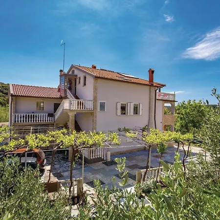 Lovely In With Kitchen * Kampor