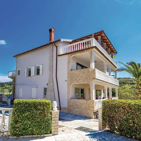 דירה Lovely In With Kitchen