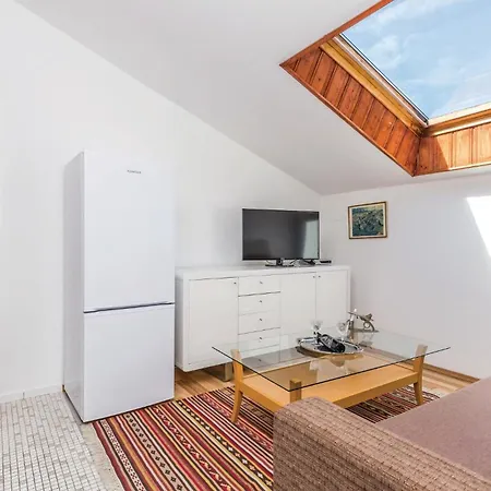 Lovely In With Kitchen דירה