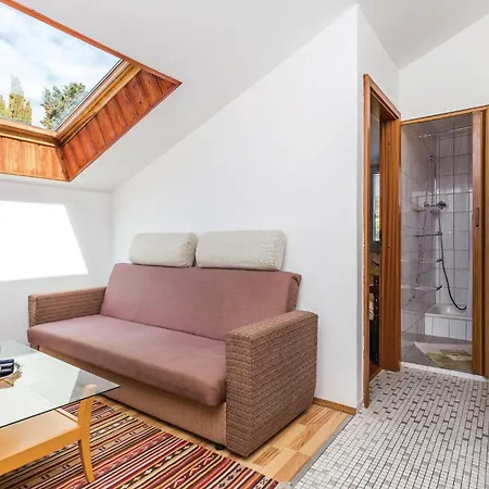 Lovely In With Kitchen Appartement
