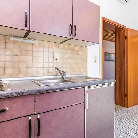 Lovely In With Kitchen Appartement
