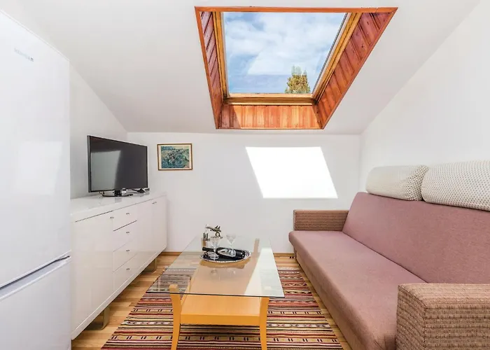 Lovely In With Kitchen Lägenhet Kampor