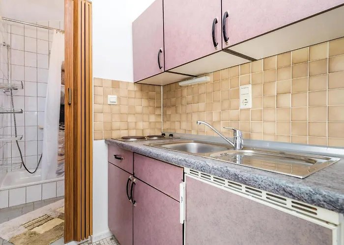 Lovely In With Kitchen Lägenhet Kampor